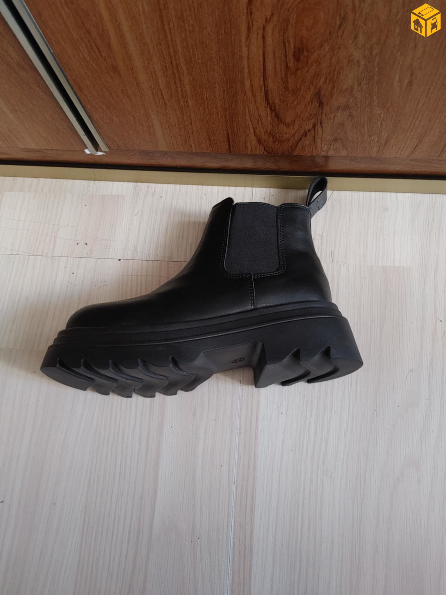 хавар намрын эм гутал зарна.