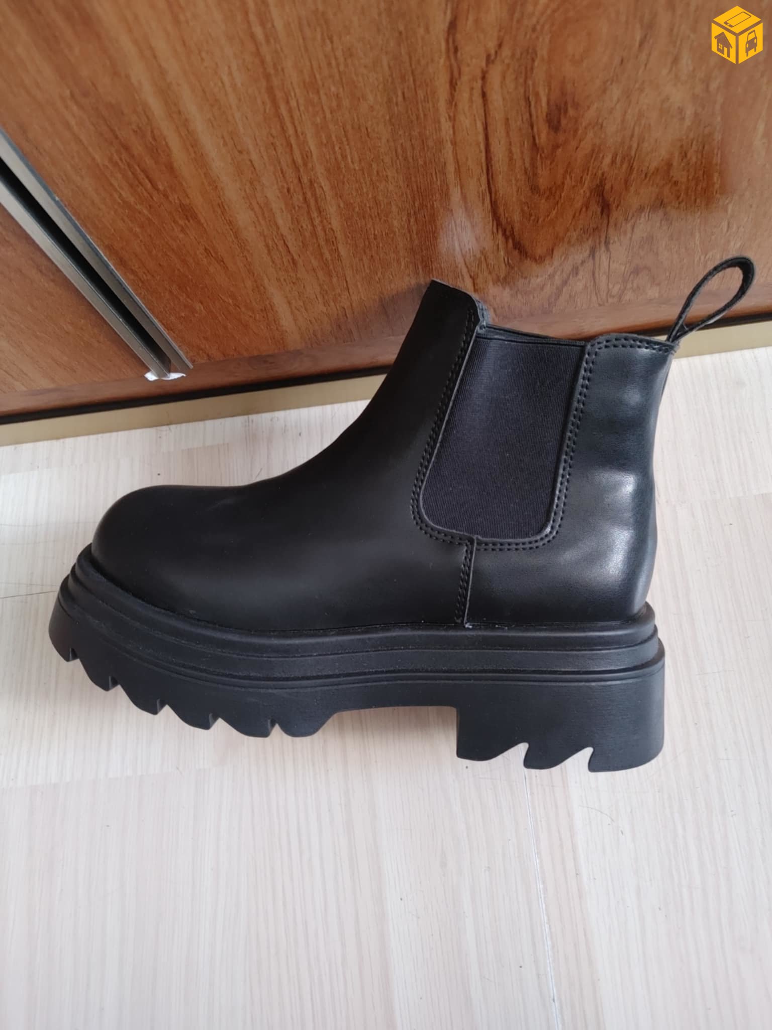 хавар намрын эм гутал зарна.