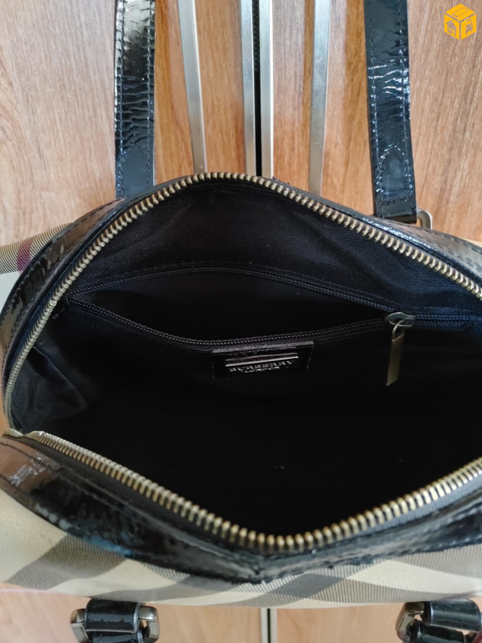 судалтай хээтэй цүнх зарна.