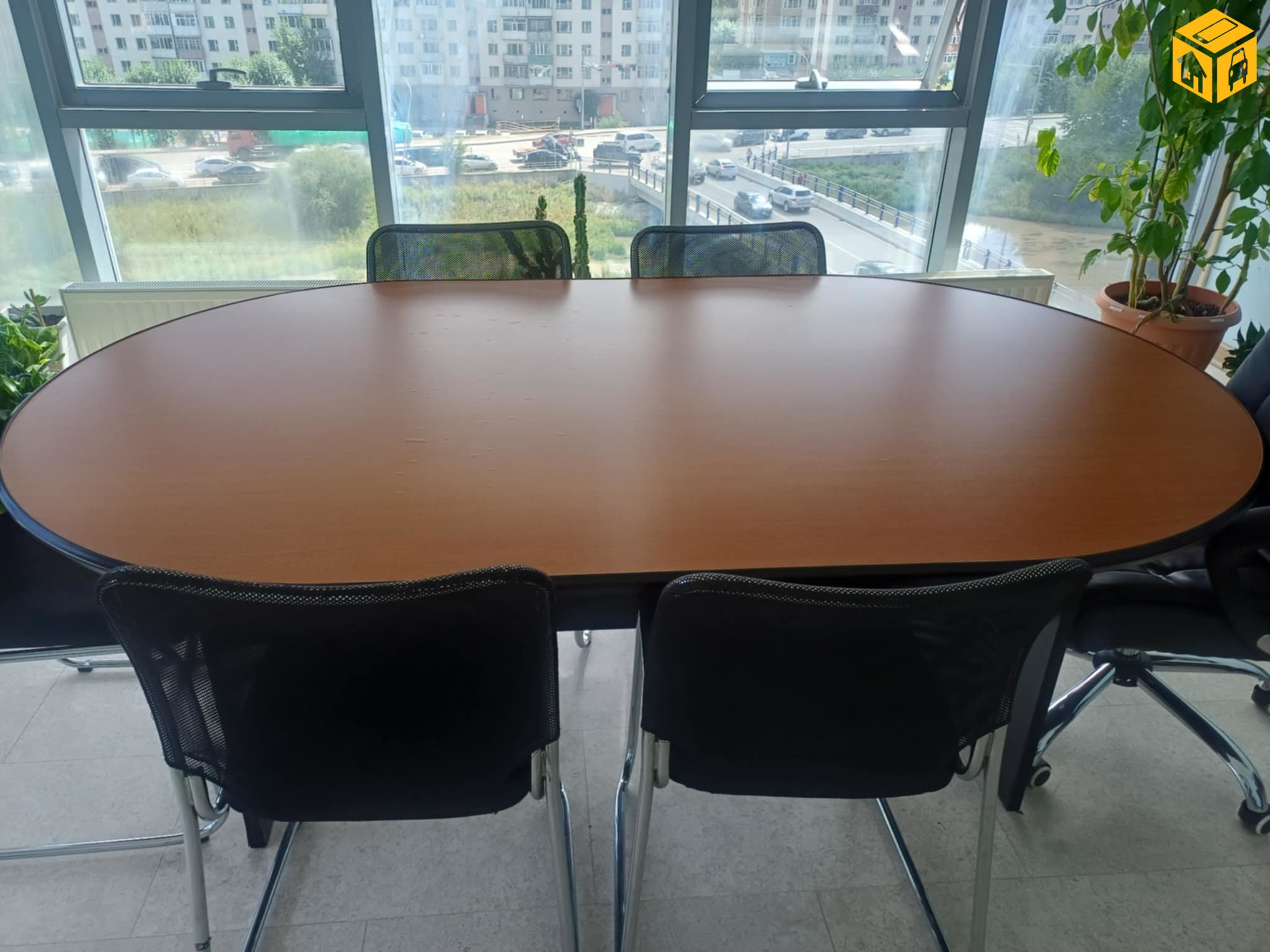 Оффис ширээ, сандал, шкаф, тавилга зарна.