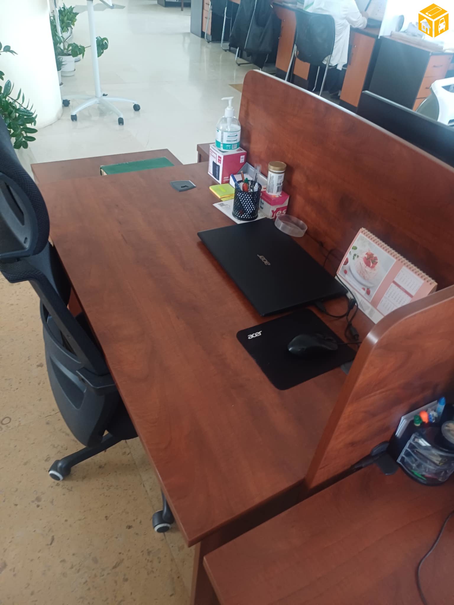 Оффис ширээ, сандал, шкаф, тавилга зарна.