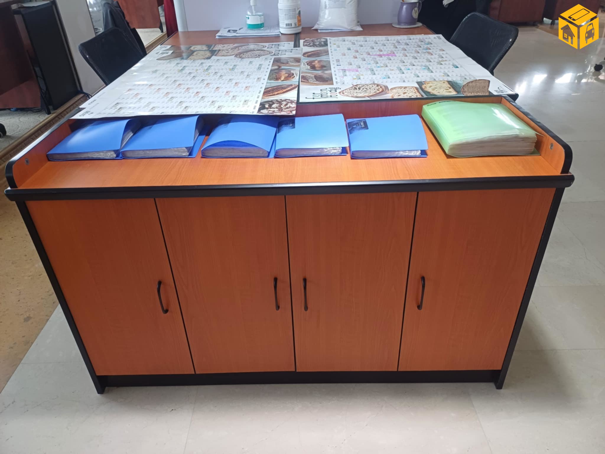 Оффис ширээ, сандал, шкаф, тавилга зарна.