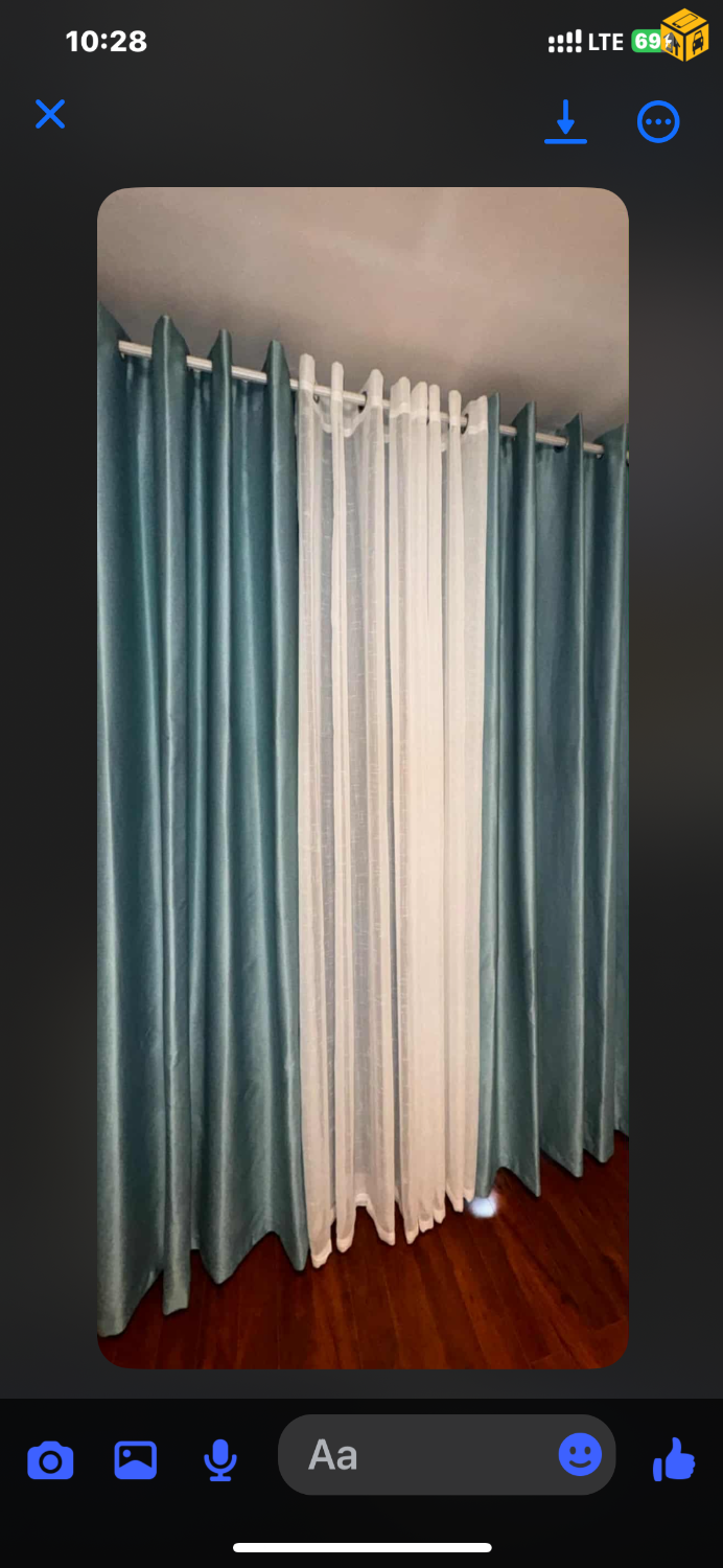 Бэлэн шинэ хөшиг байна