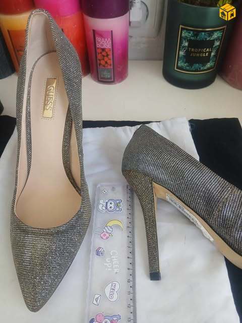 Guess хамелеон өнгөтэй 37 размер туфль